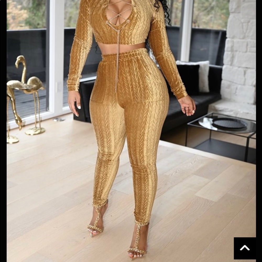 Shane Justin Golden Touch outfit